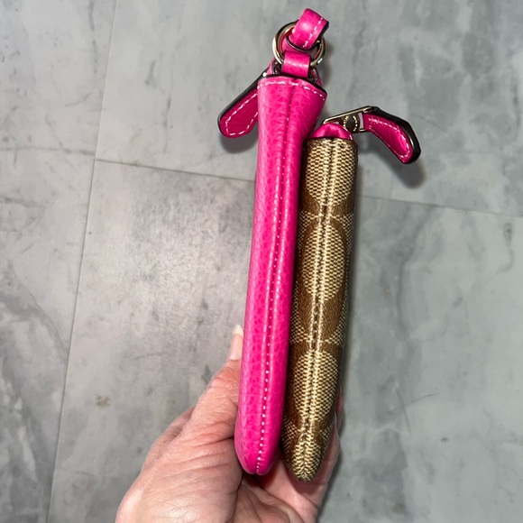 Coach Double zip wristlet large Signature C brown/tan front,fuchsia accents/back - Picture 11 of 17